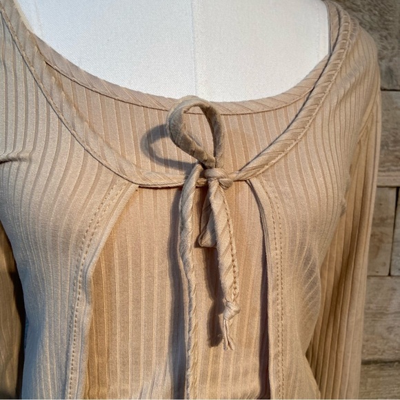 Livi by Olivia Rae women’s beige cropped ribbed tank cardigan set in size small - Picture 5 of 10